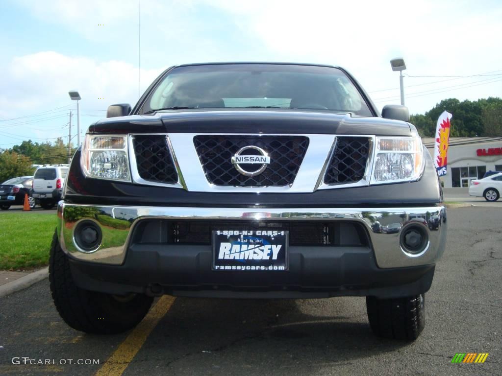 2006 Frontier SE Crew Cab 4x4 - Super Black / Steel photo #2