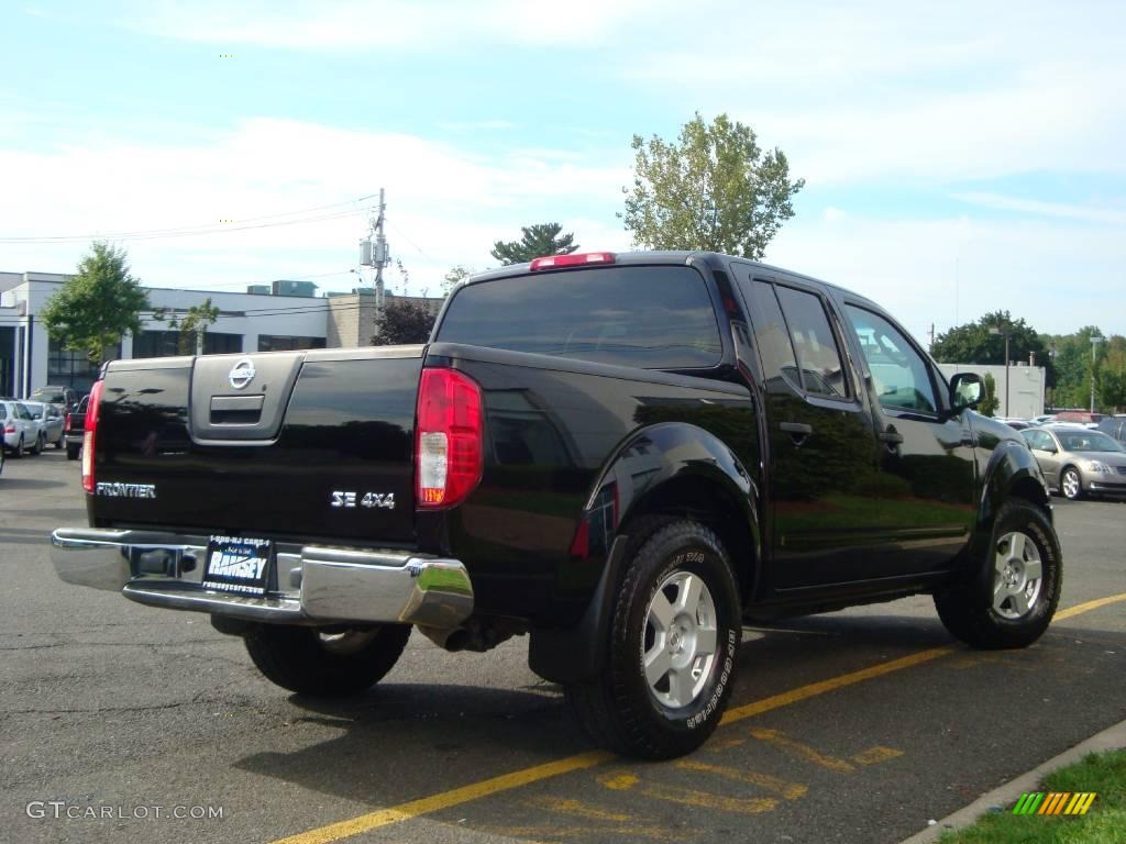 2006 Frontier SE Crew Cab 4x4 - Super Black / Steel photo #11