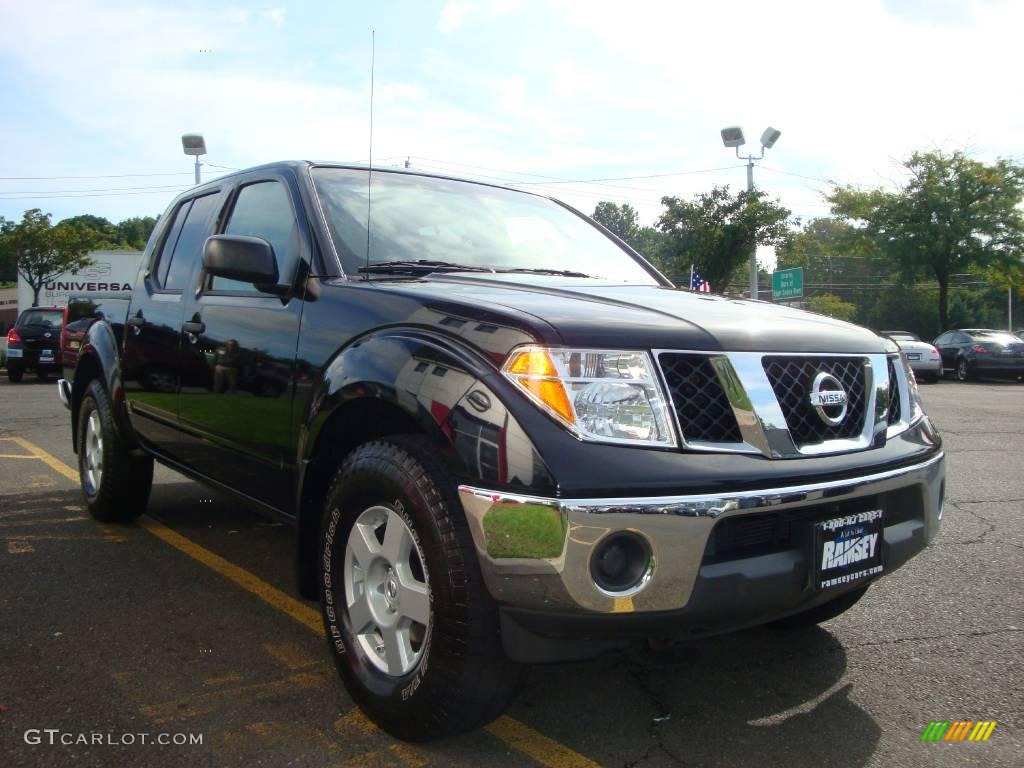 2006 Frontier SE Crew Cab 4x4 - Super Black / Steel photo #14
