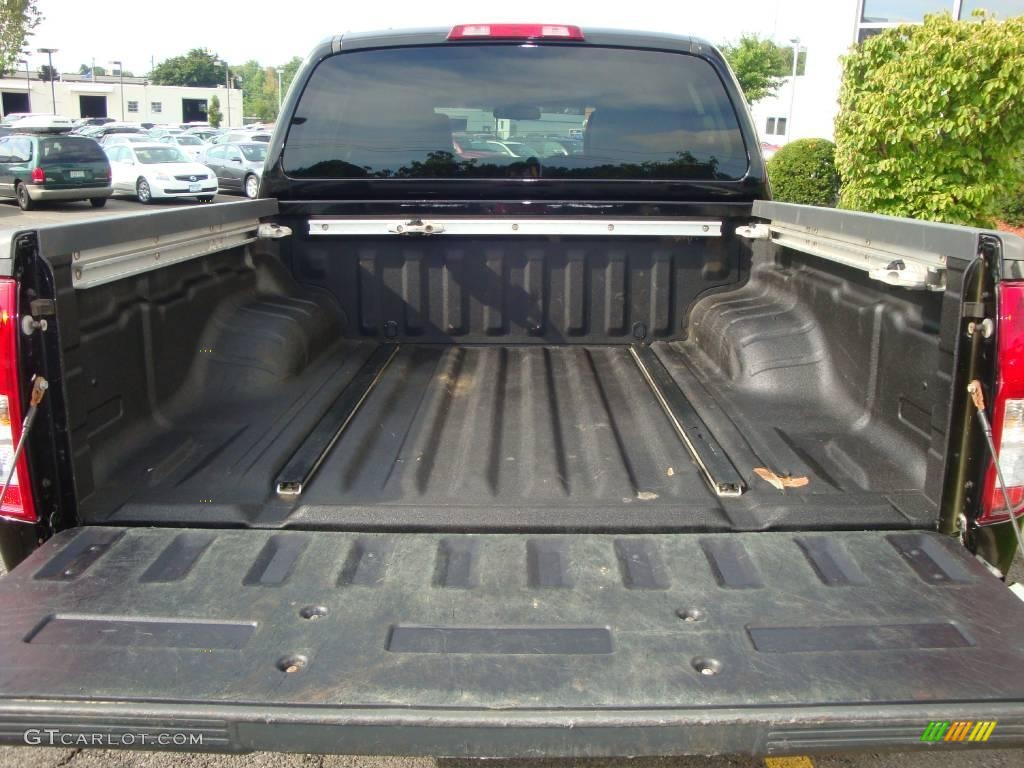 2006 Frontier SE Crew Cab 4x4 - Super Black / Steel photo #30
