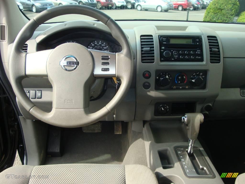 2006 Frontier SE Crew Cab 4x4 - Super Black / Steel photo #33