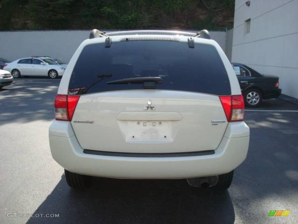 2004 Endeavor Limited AWD - Dover White Pearl / Charcoal Gray photo #3