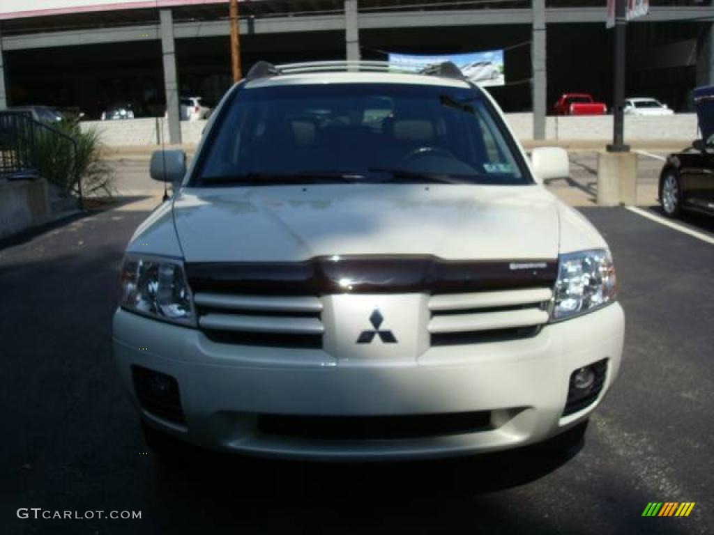 2004 Endeavor Limited AWD - Dover White Pearl / Charcoal Gray photo #7