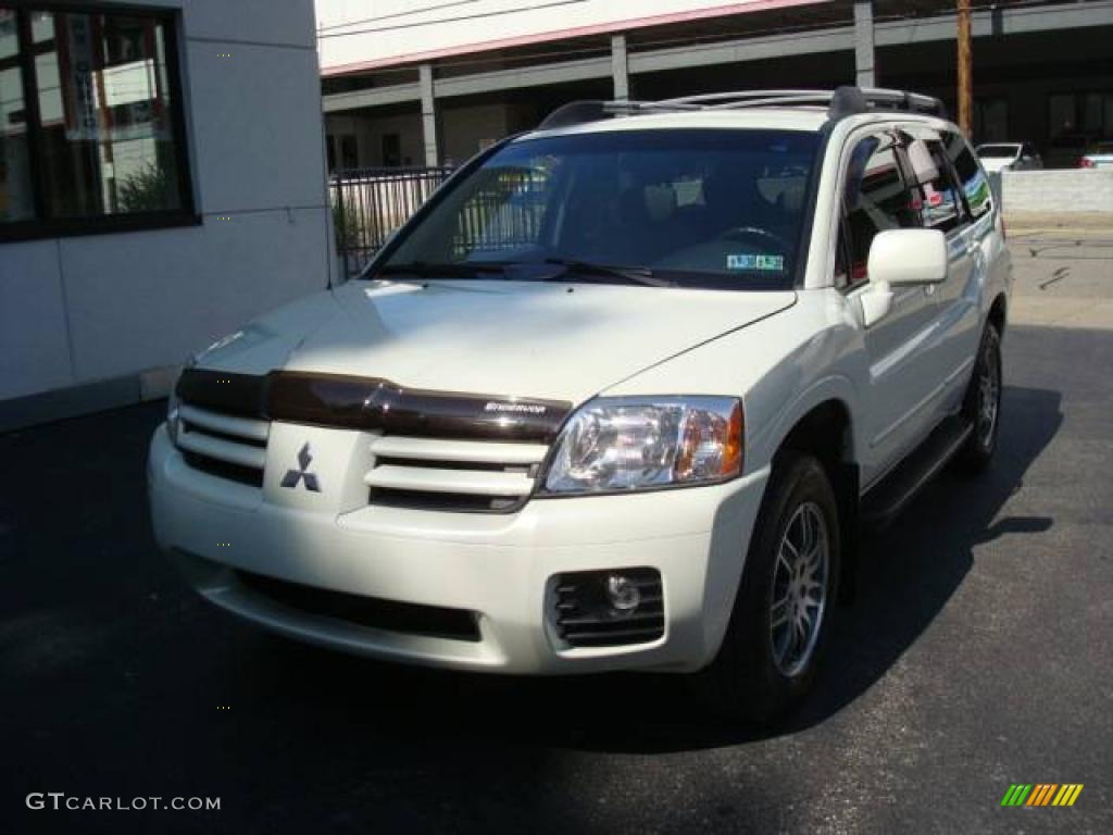 2004 Endeavor Limited AWD - Dover White Pearl / Charcoal Gray photo #8