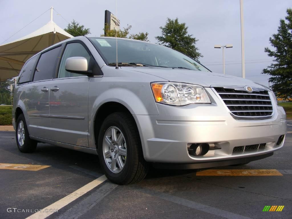 2010 Town & Country Touring - Bright Silver Metallic / Medium Slate Gray/Light Shale photo #4