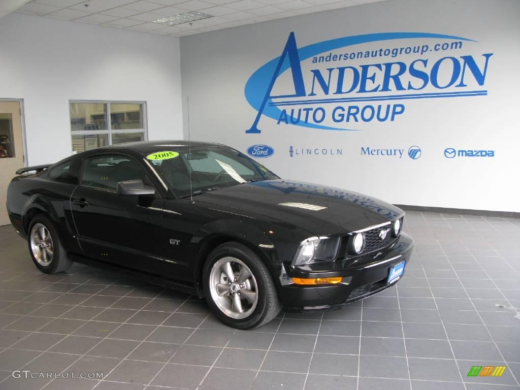 2005 Mustang GT Deluxe Coupe - Black / Dark Charcoal photo #1