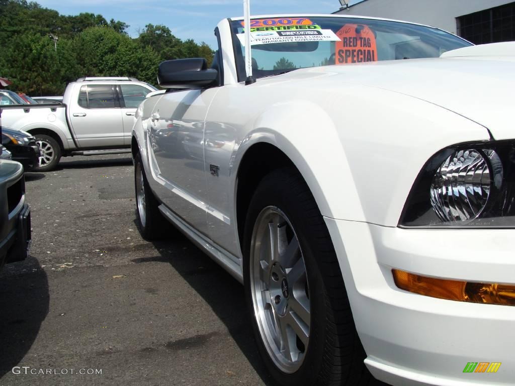 2007 Mustang GT Premium Convertible - Performance White / Dark Charcoal photo #4