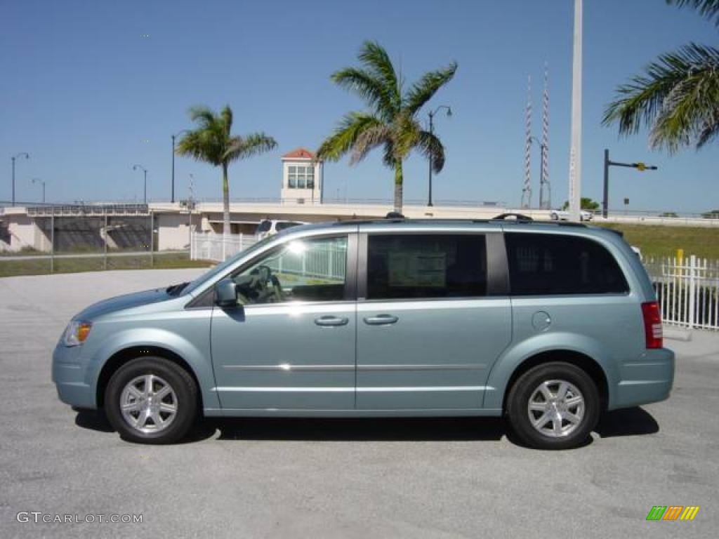 2009 Town & Country Touring - Clearwater Blue Pearl / Medium Pebble Beige/Cream photo #3