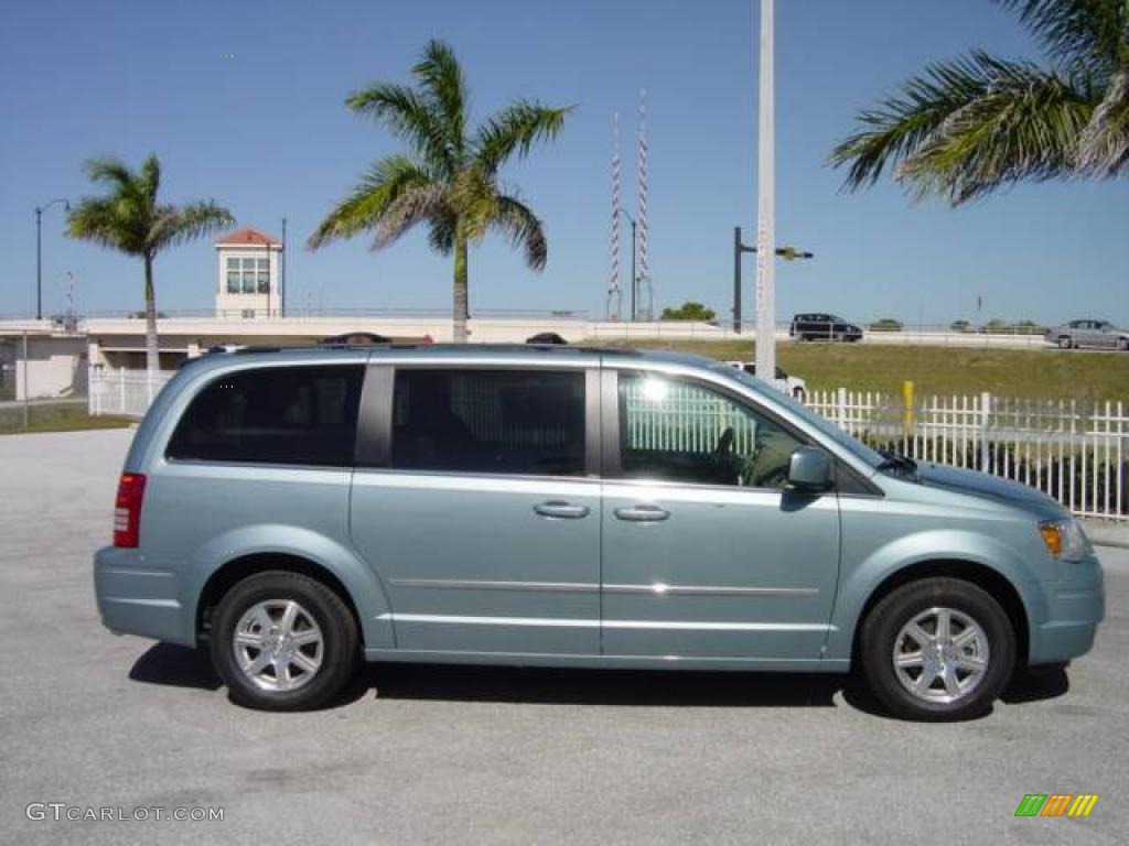 2009 Town & Country Touring - Clearwater Blue Pearl / Medium Pebble Beige/Cream photo #7