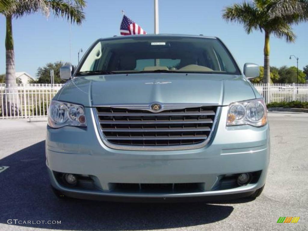 2009 Town & Country Touring - Clearwater Blue Pearl / Medium Pebble Beige/Cream photo #9