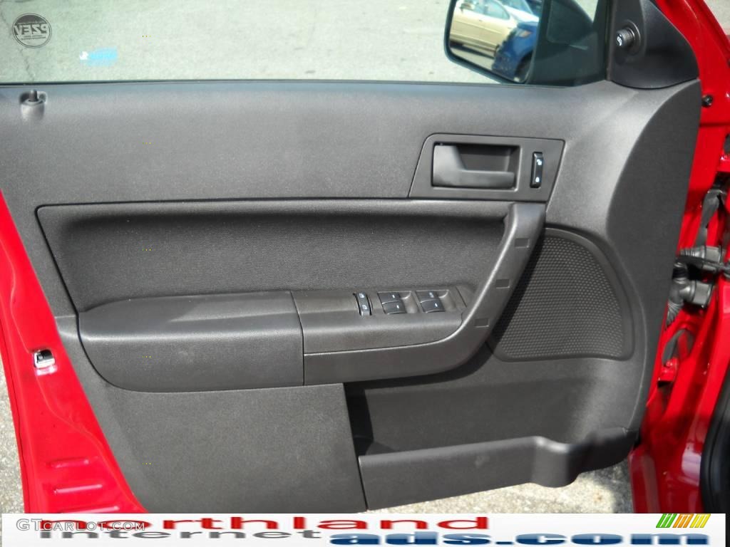 2010 Focus SE Sedan - Sangria Red Metallic / Charcoal Black photo #9