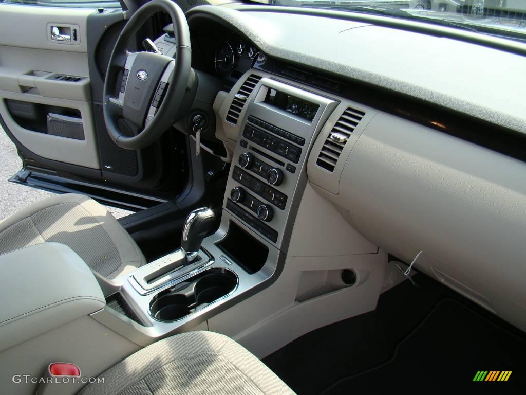 2010 Flex SE - Tuxedo Black / Medium Light Stone photo #15