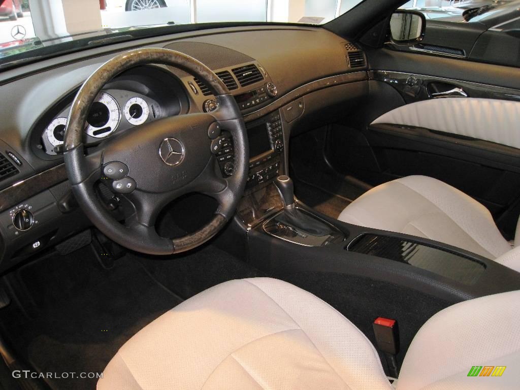 2008 E 550 Sedan - Black / Sahara Beige/Black photo #13