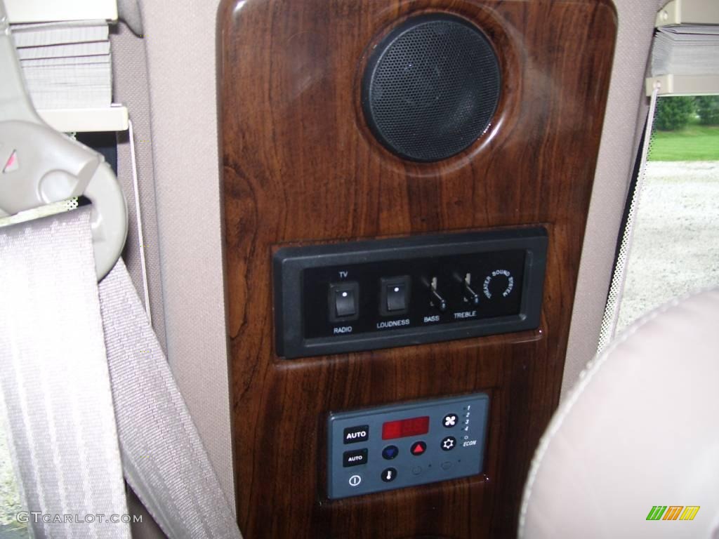 2000 E Series Van E150 Passenger Conversion - Harvest Gold Metallic / Medium Parchment photo #23