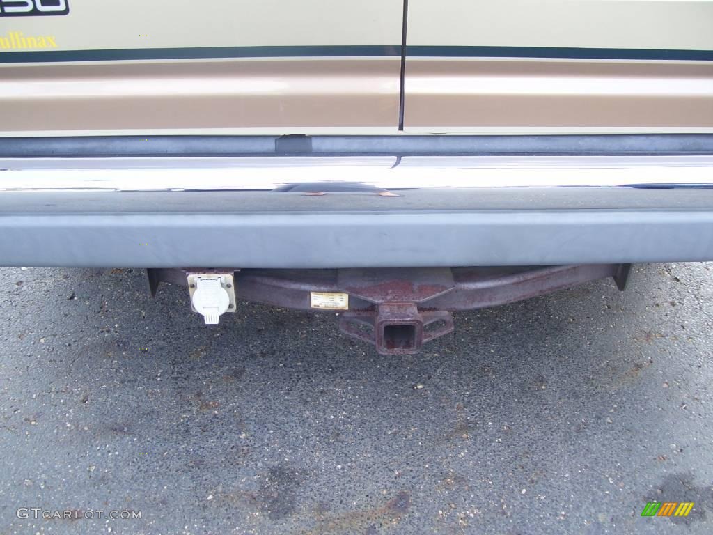 2000 E Series Van E150 Passenger Conversion - Harvest Gold Metallic / Medium Parchment photo #31