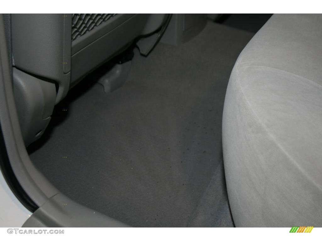 2005 Spectra EX Sedan - Clear White / Gray photo #24