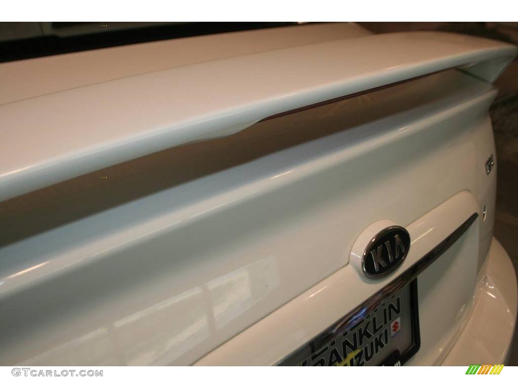 2005 Spectra EX Sedan - Clear White / Gray photo #25