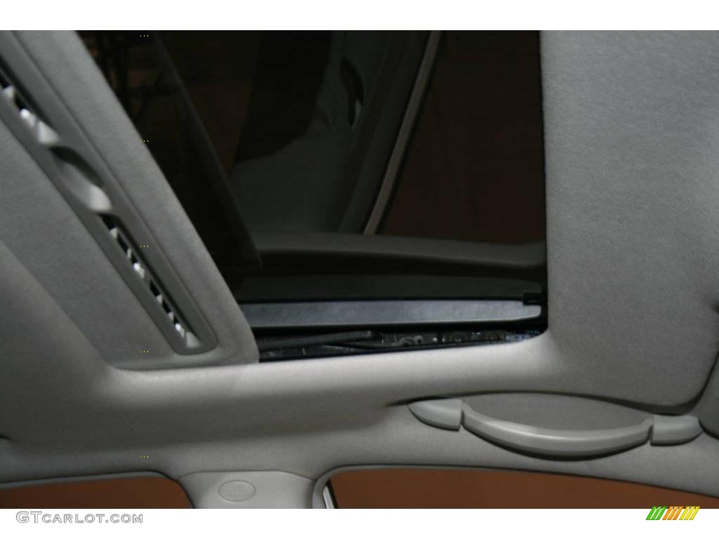 2005 Spectra EX Sedan - Clear White / Gray photo #31