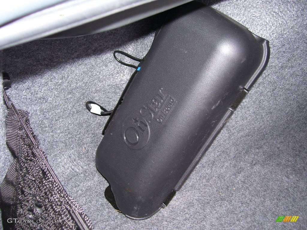 2005 Impala  - Medium Gray Metallic / Medium Gray photo #16