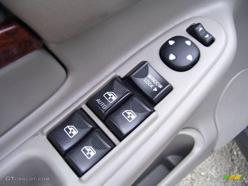 2005 Impala  - Medium Gray Metallic / Medium Gray photo #25