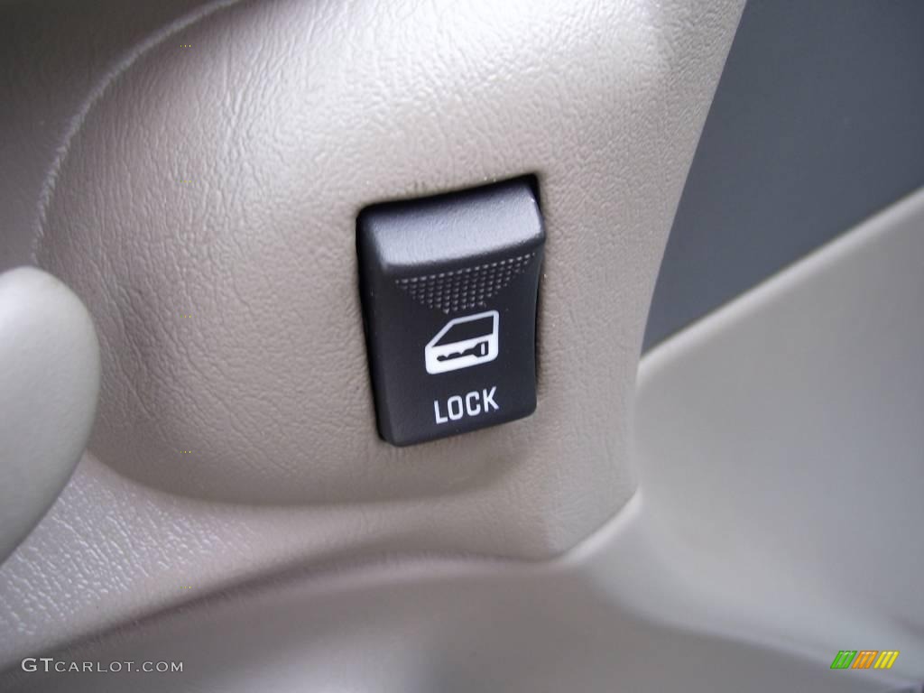 2005 Impala  - Medium Gray Metallic / Medium Gray photo #26