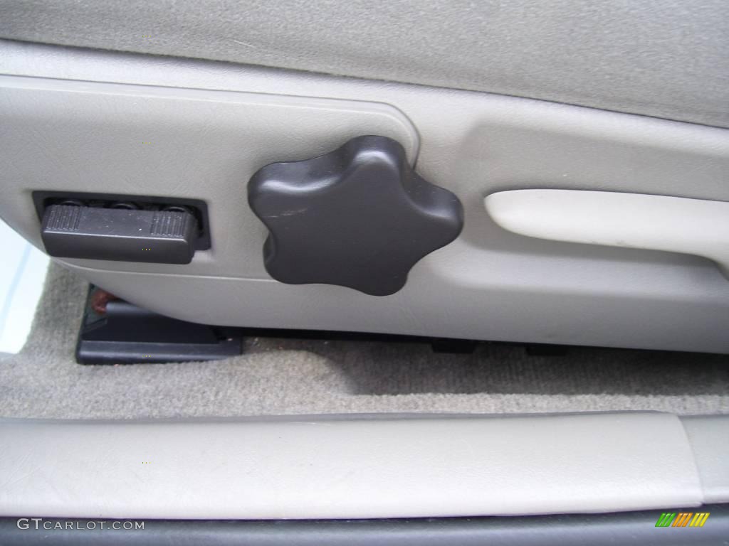 2005 Impala  - Medium Gray Metallic / Medium Gray photo #28