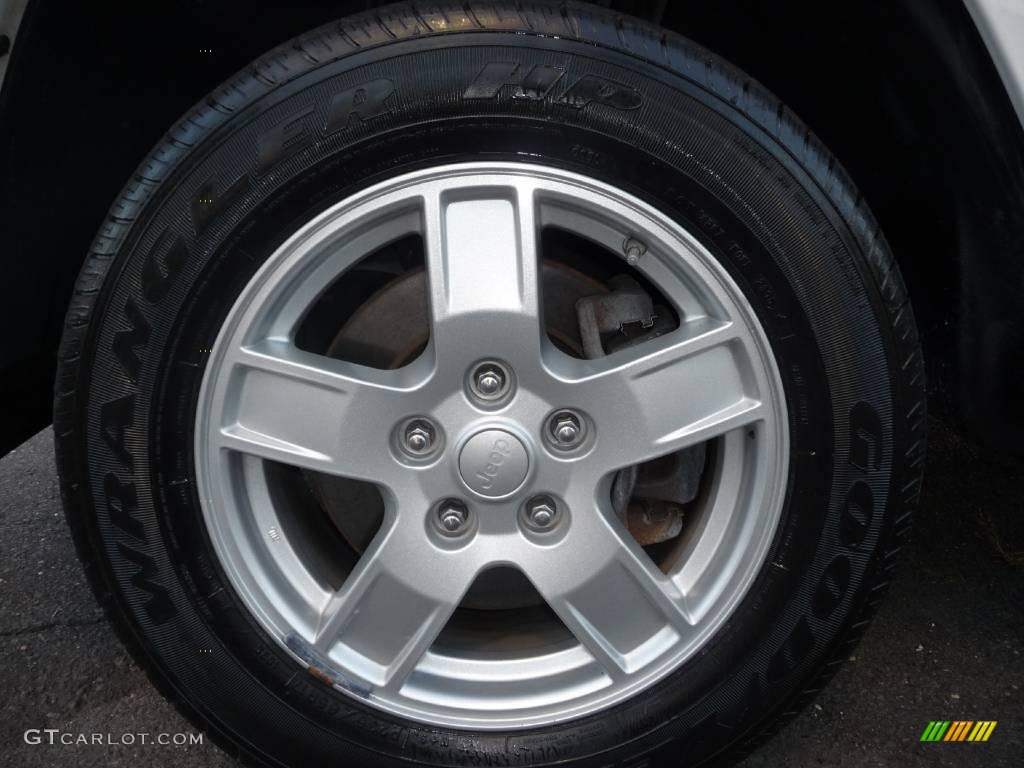 2005 Grand Cherokee Laredo 4x4 - Stone White / Medium Slate Gray photo #30