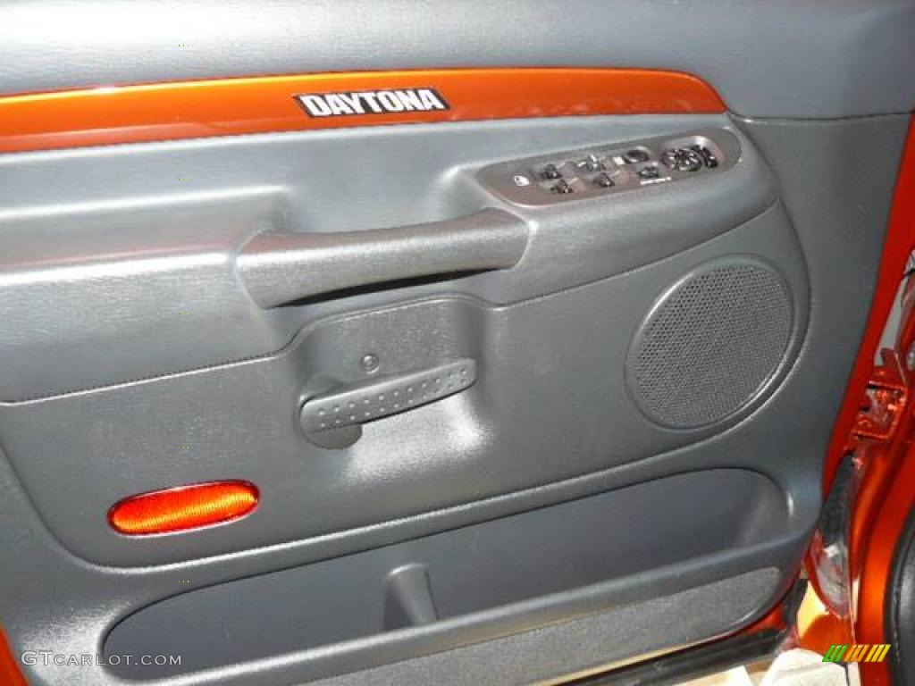 2005 Ram 1500 SLT Daytona Quad Cab - Go ManGo! / Dark Slate Gray photo #18