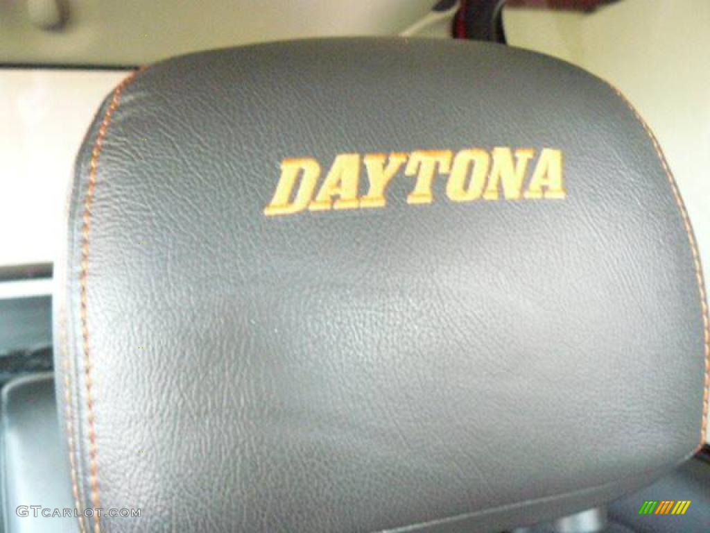 2005 Ram 1500 SLT Daytona Quad Cab - Go ManGo! / Dark Slate Gray photo #26