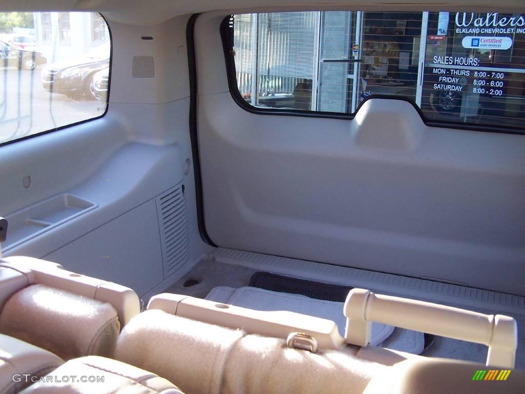 2009 Suburban LT 2500 4x4 - Summit White / Light Titanium/Dark Titanium photo #46