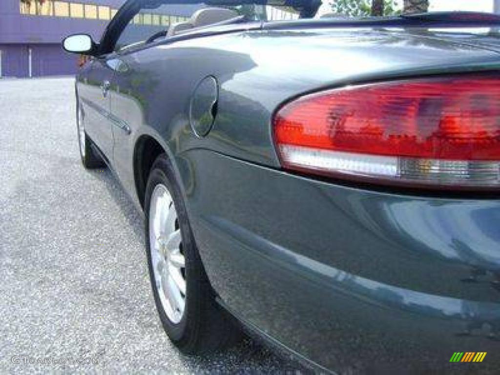 2002 Sebring LXi Convertible - Onyx Green Pearl / Sandstone photo #10