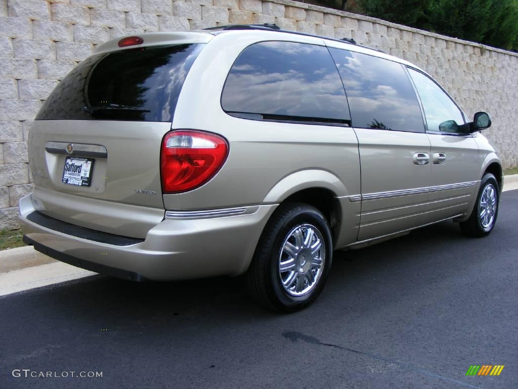 2007 Town & Country Limited - Linen Gold Metallic / Dark Khaki/Light Graystone photo #5
