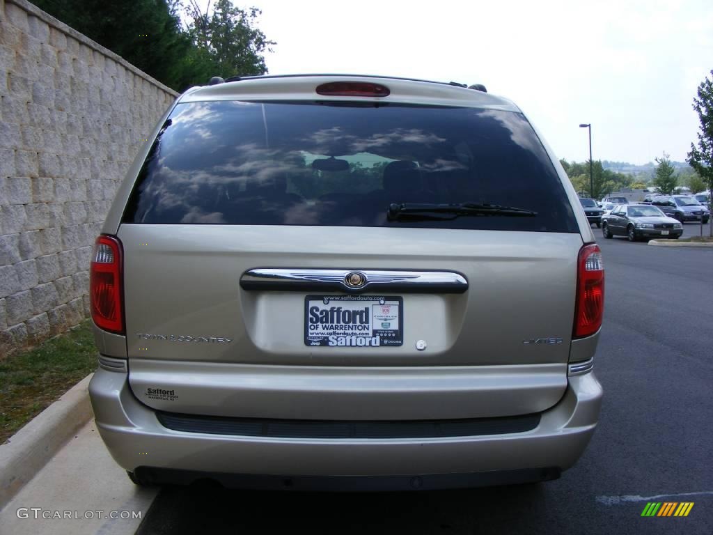 2007 Town & Country Limited - Linen Gold Metallic / Dark Khaki/Light Graystone photo #6
