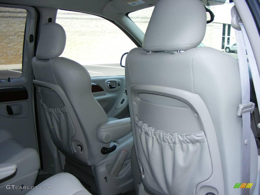 2007 Town & Country Limited - Linen Gold Metallic / Dark Khaki/Light Graystone photo #24