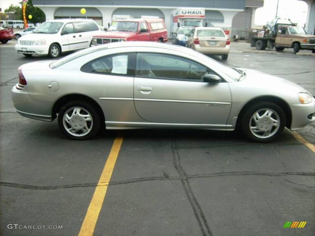 2001 Stratus SE Coupe - Ice Silver Pearl / Black/Light Gray photo #3