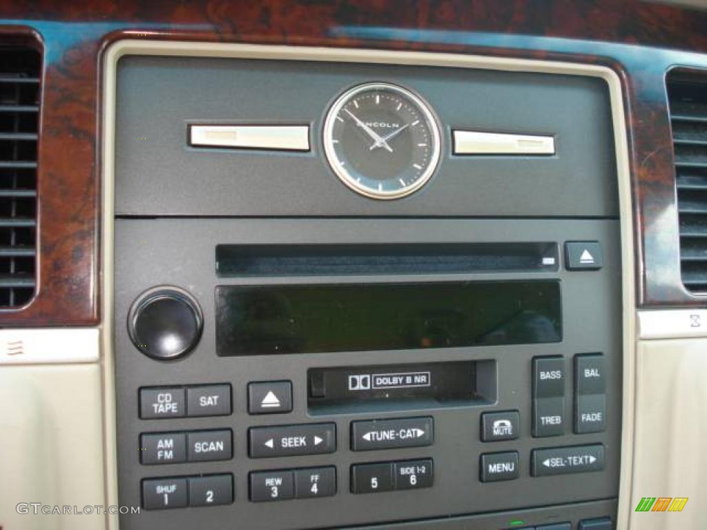 2007 Lincoln Town Car Signature Controls Photo #18132293