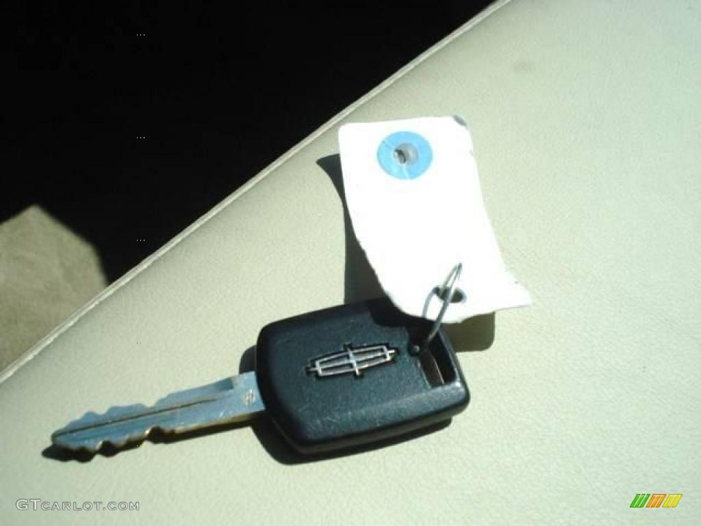 2007 Lincoln Town Car Signature Keys Photos