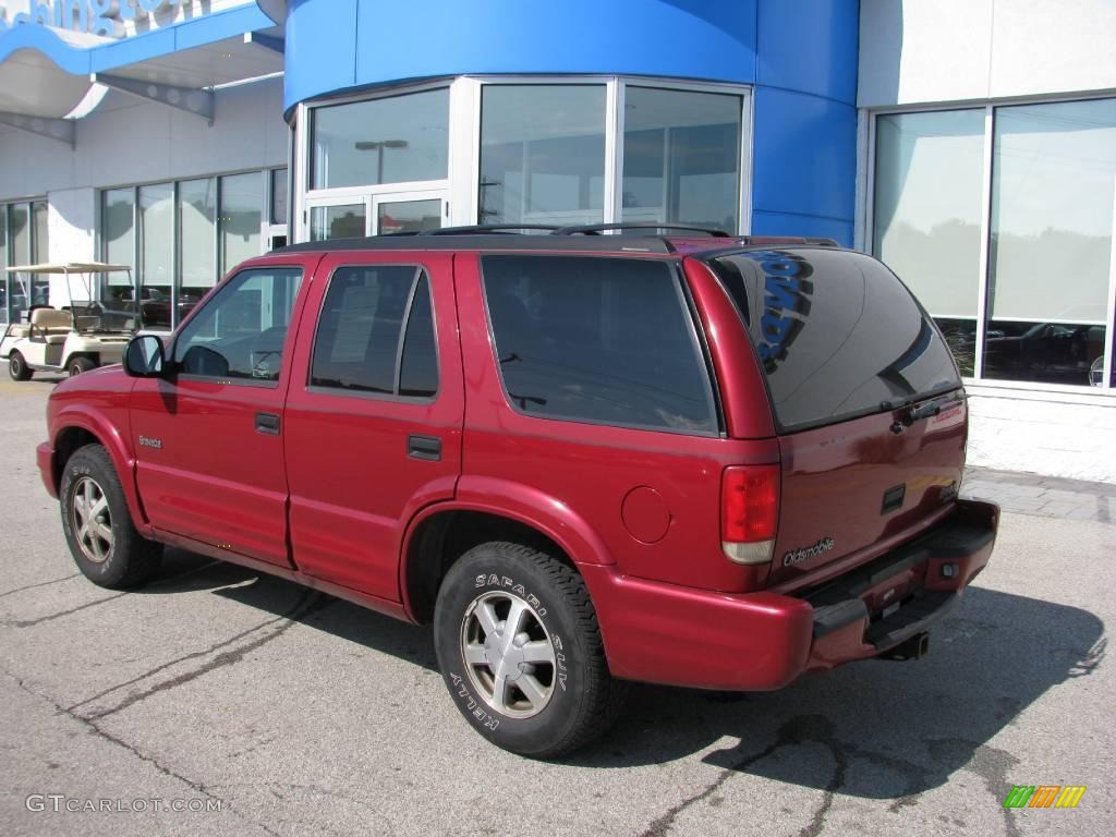 1998 Bravada AWD - Medium Red Metallic / Graphite photo #3