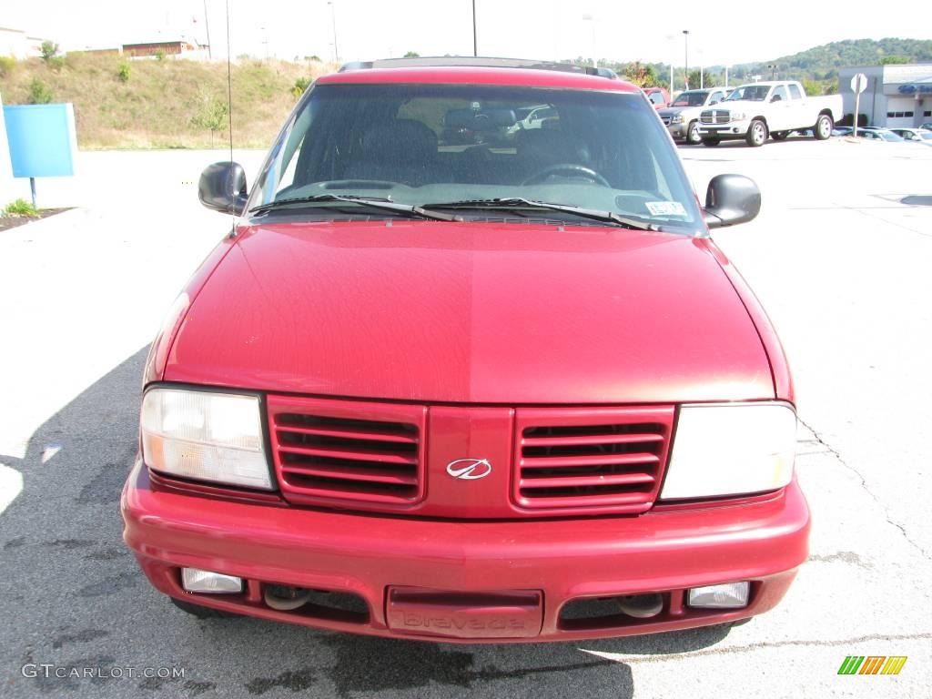1998 Bravada AWD - Medium Red Metallic / Graphite photo #10