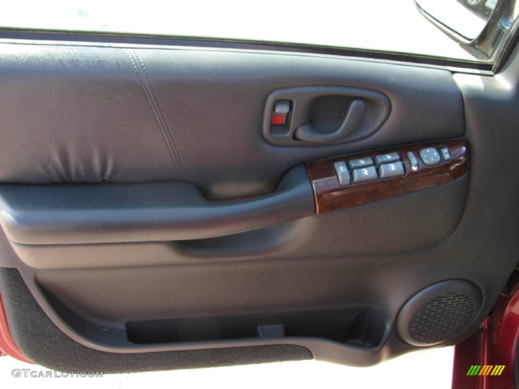 1998 Bravada AWD - Medium Red Metallic / Graphite photo #15