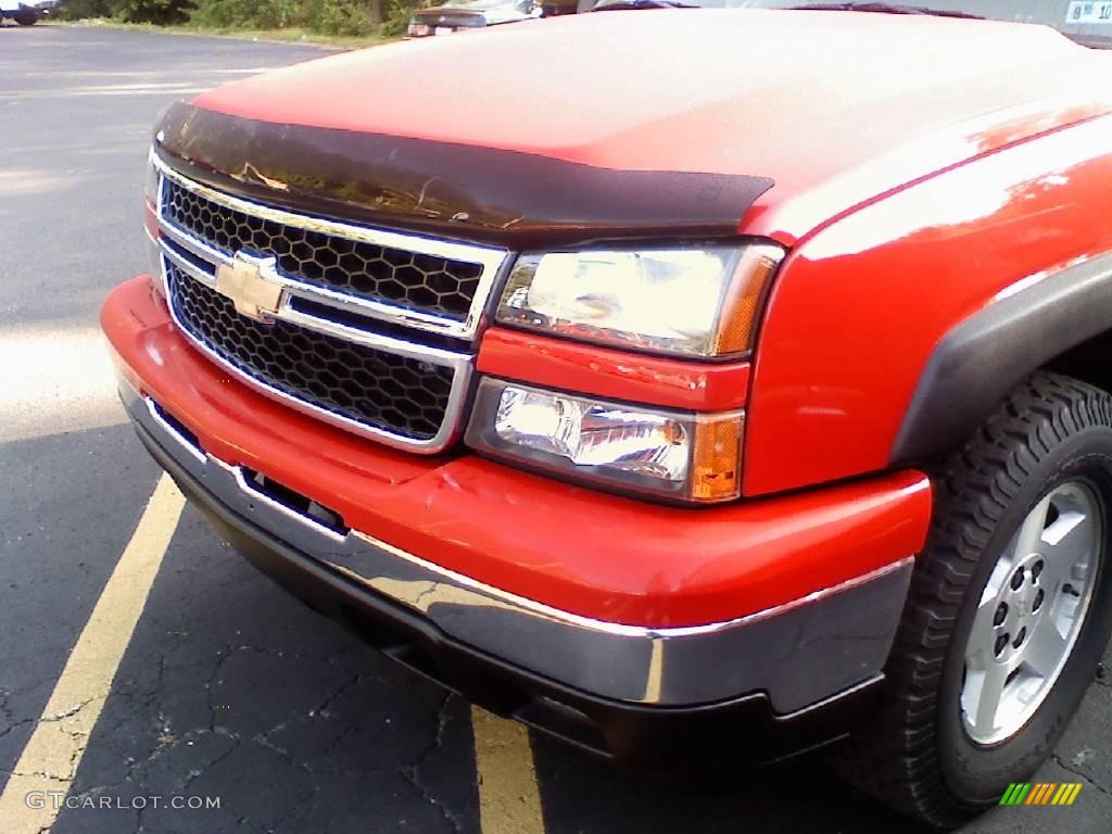 2006 Silverado 1500 Z71 Extended Cab 4x4 - Victory Red / Dark Charcoal photo #14