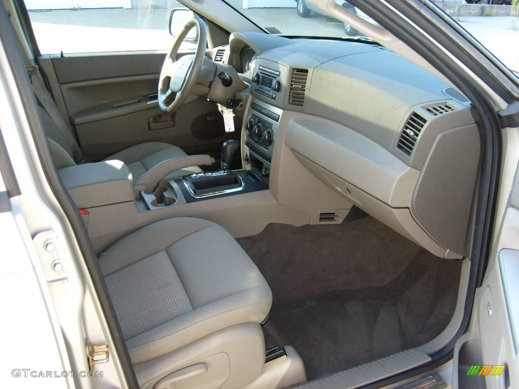 2007 Grand Cherokee Laredo 4x4 - Light Graystone Pearl / Khaki photo #19