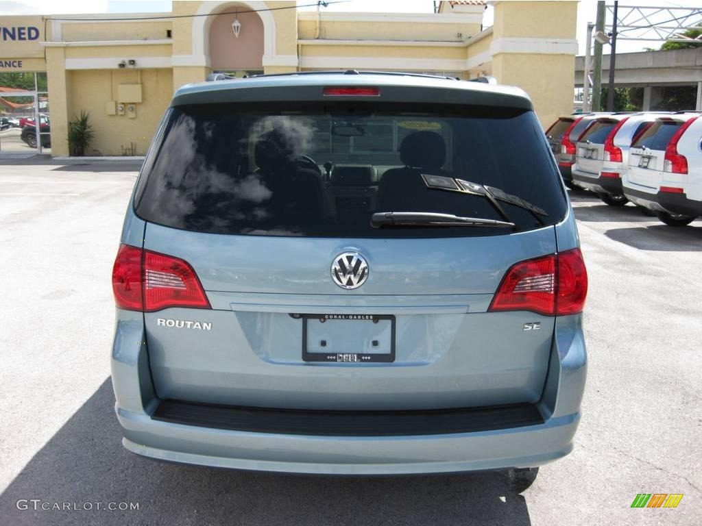 2009 Routan SE - Antigua Blue Metallic / Gobi Beige photo #3