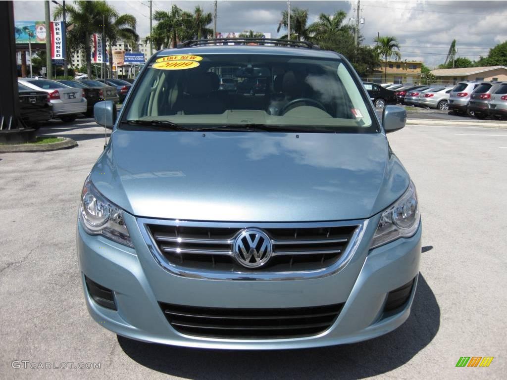 2009 Routan SE - Antigua Blue Metallic / Gobi Beige photo #6