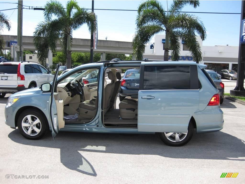 2009 Routan SE - Antigua Blue Metallic / Gobi Beige photo #8