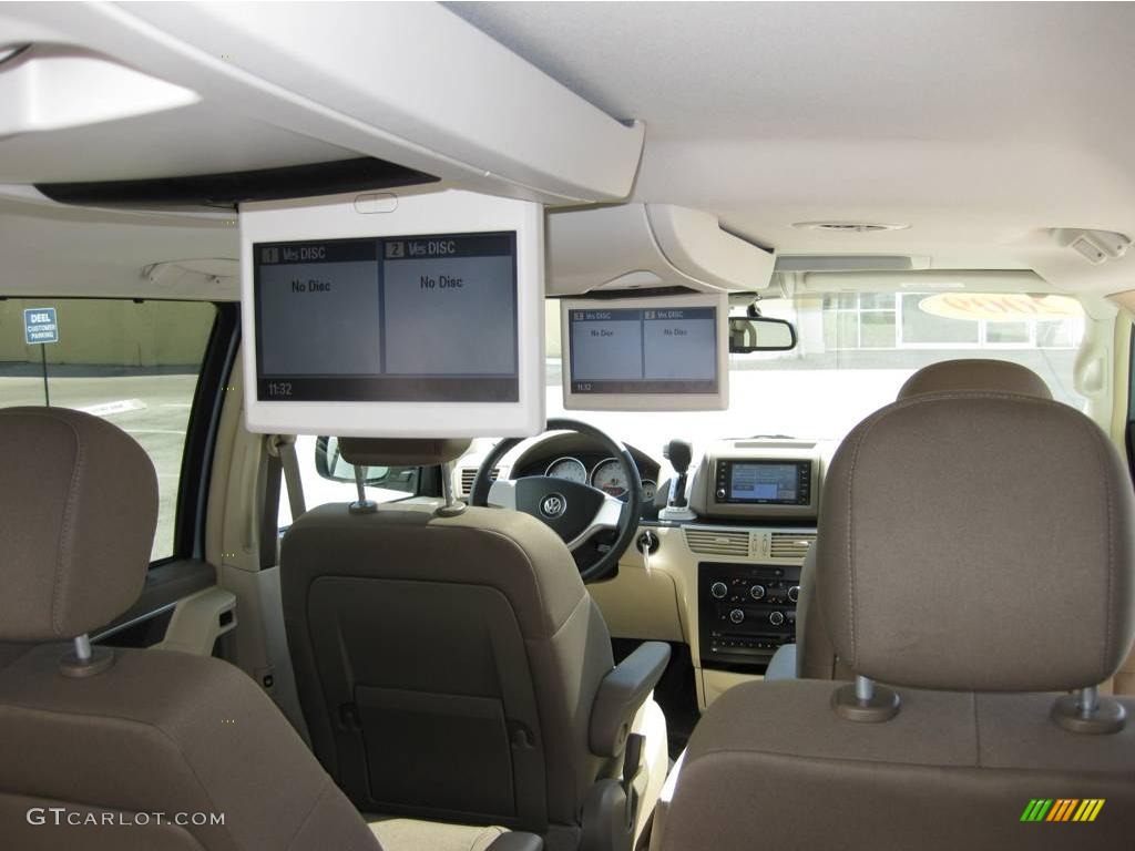 2009 Routan SE - Antigua Blue Metallic / Gobi Beige photo #10