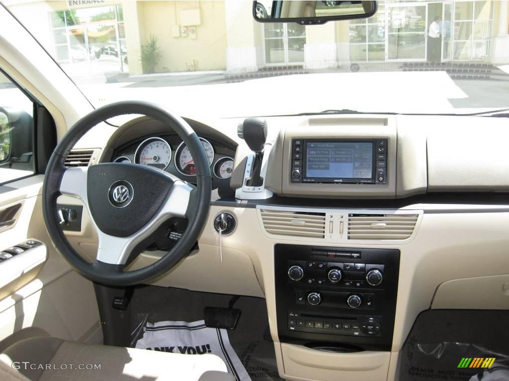 2009 Routan SE - Antigua Blue Metallic / Gobi Beige photo #11