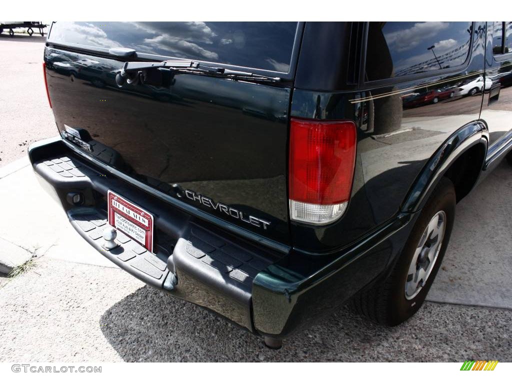 2003 Blazer LS 4x4 - Dark Green Metallic / Medium Gray photo #17