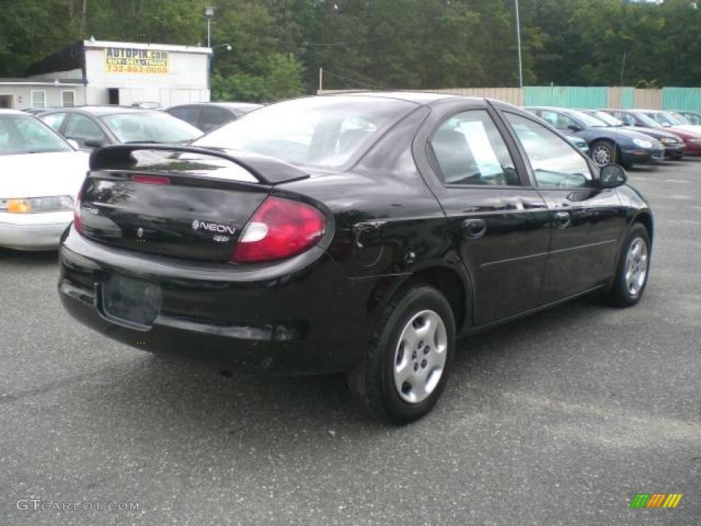 2002 Neon SXT - Black Clearcoat / Dark Slate Gray photo #5