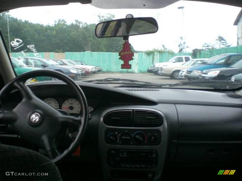 2002 Neon SXT - Black Clearcoat / Dark Slate Gray photo #12
